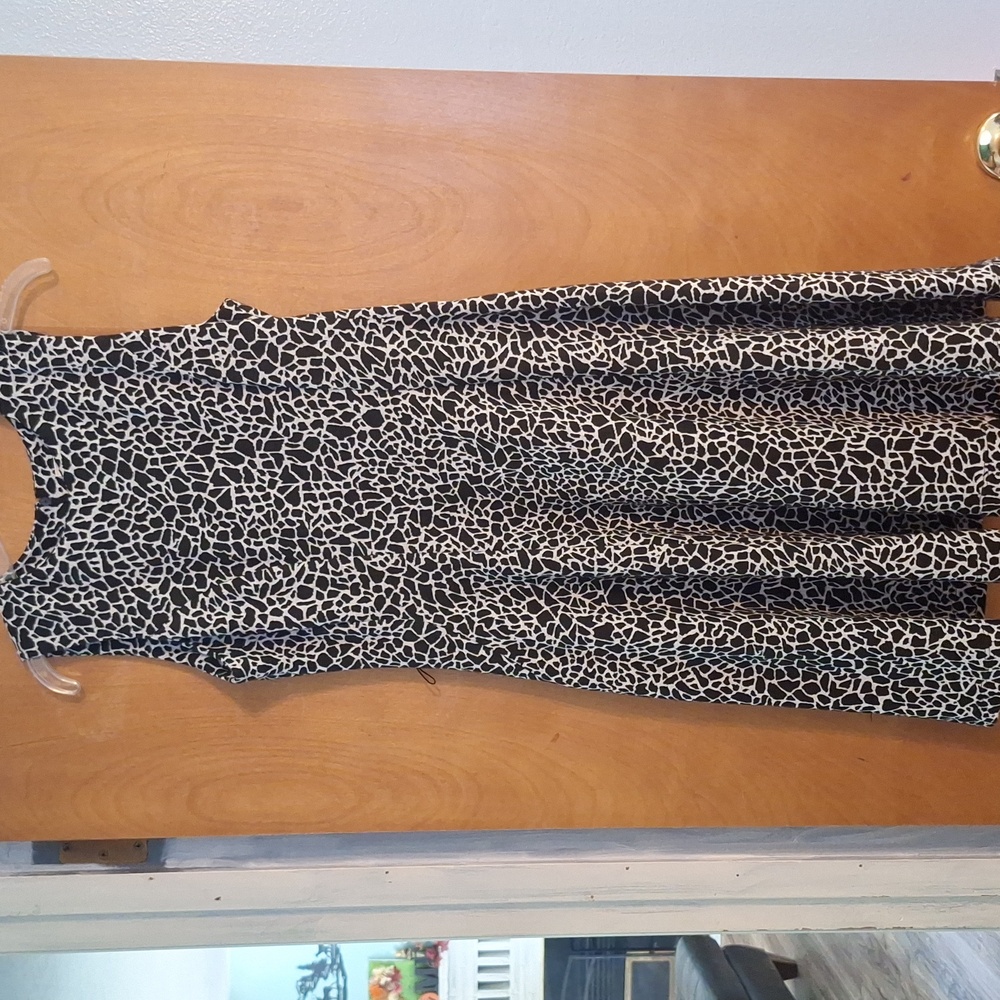 Dana Buchman Black and White Midi Dress